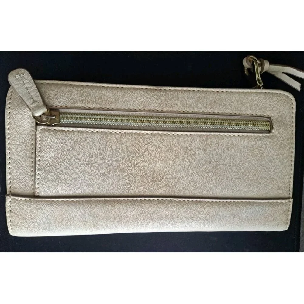 Relic Women's M Cream Clutch Wallet